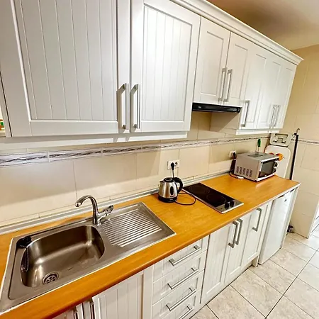 Firstline Cristianos Apartmán *