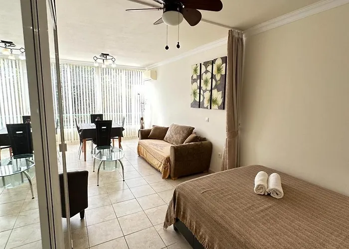 Firstline Cristianos 阿罗纳