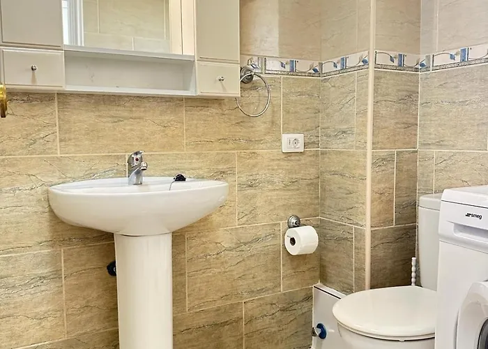 Firstline Cristianos 公寓