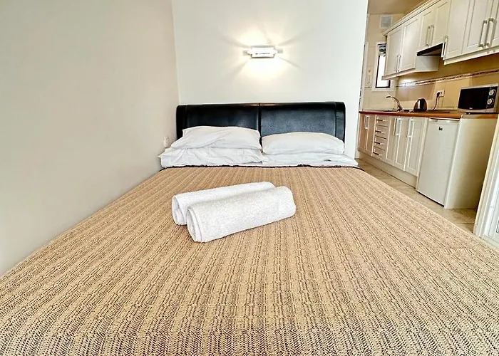 Firstline Cristianos * 阿罗纳